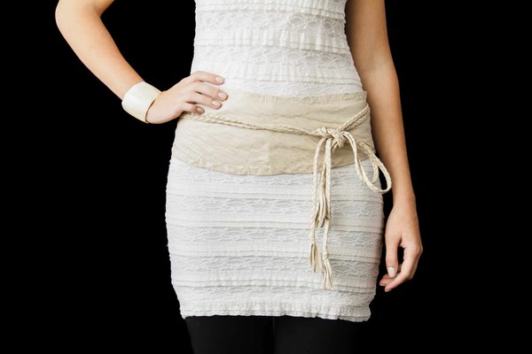 Quels styles de ceintures conviennent le mieux à des robes à coupe empire pour valoriser la silhouette ?